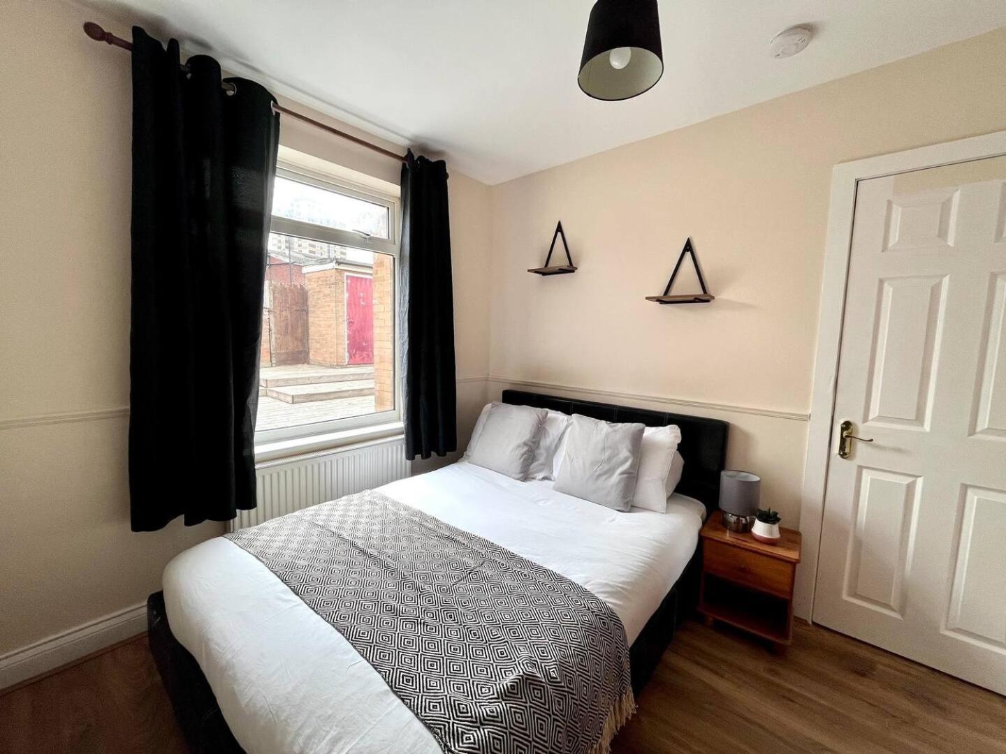 Central 4 Bedroom House With Driveway Newcastle upon Tyne Zewnętrze zdjęcie