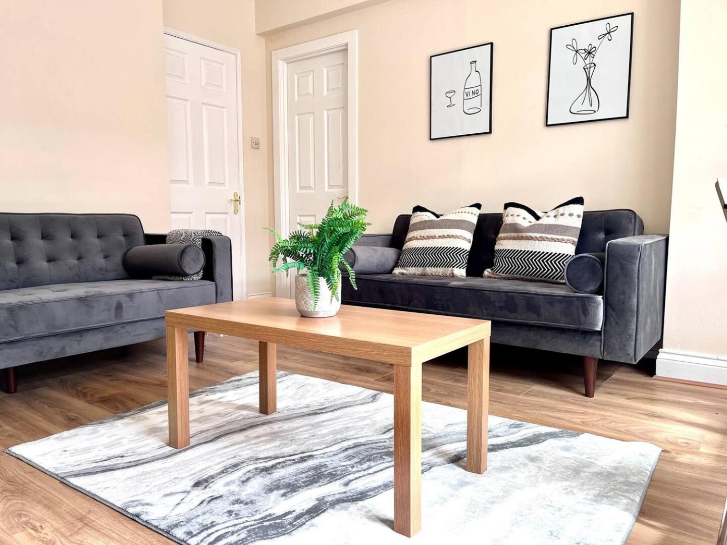 Central 4 Bedroom House With Driveway Newcastle upon Tyne Zewnętrze zdjęcie
